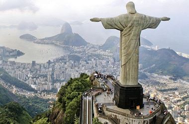 Christ the Redeemer Statue at Rio De Janeiro